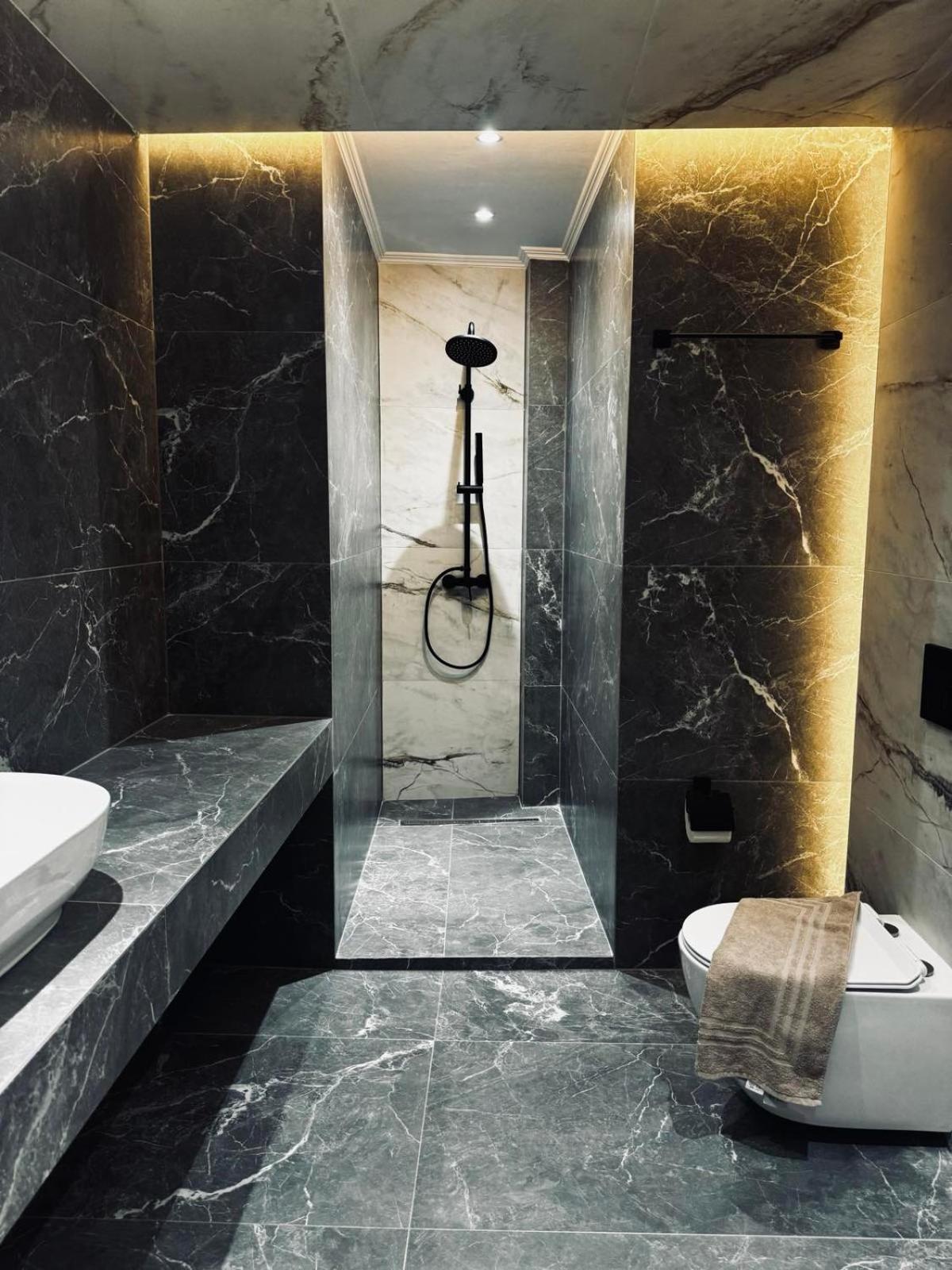 La Dolce Vita-Your Urban Stay Tesalonika Bagian luar foto